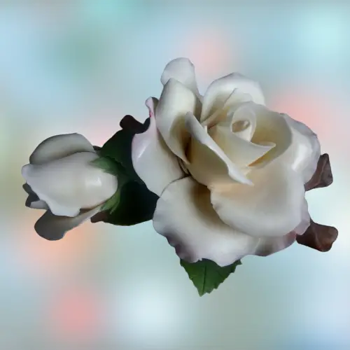 Flor blanca hecha en cerámica