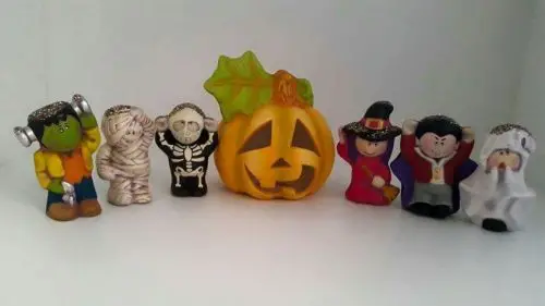 Figuras de calabaza, bruja, momia, esqueleto, Frankenstein, vampiro y fantasma en cerámica