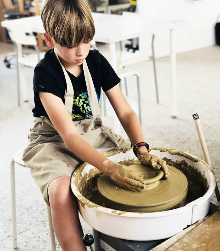beneficios de la cerámica en los niños 