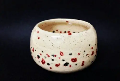 Cuenco en cerámica con diseño de huevo de Elaenia Copetona hecho por Remedios Cerámica
