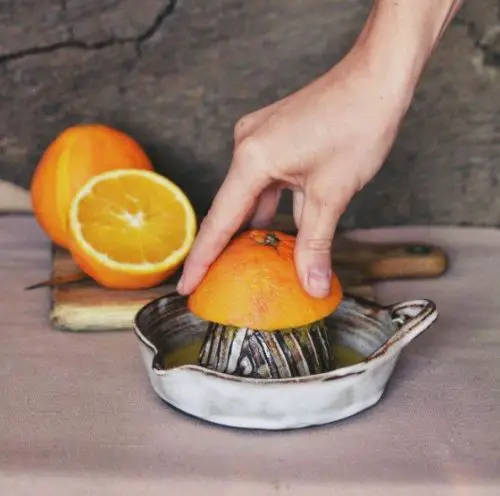 Exprimidor en cerámica de naranja